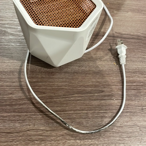 Small space heater - Picture 3 of 8